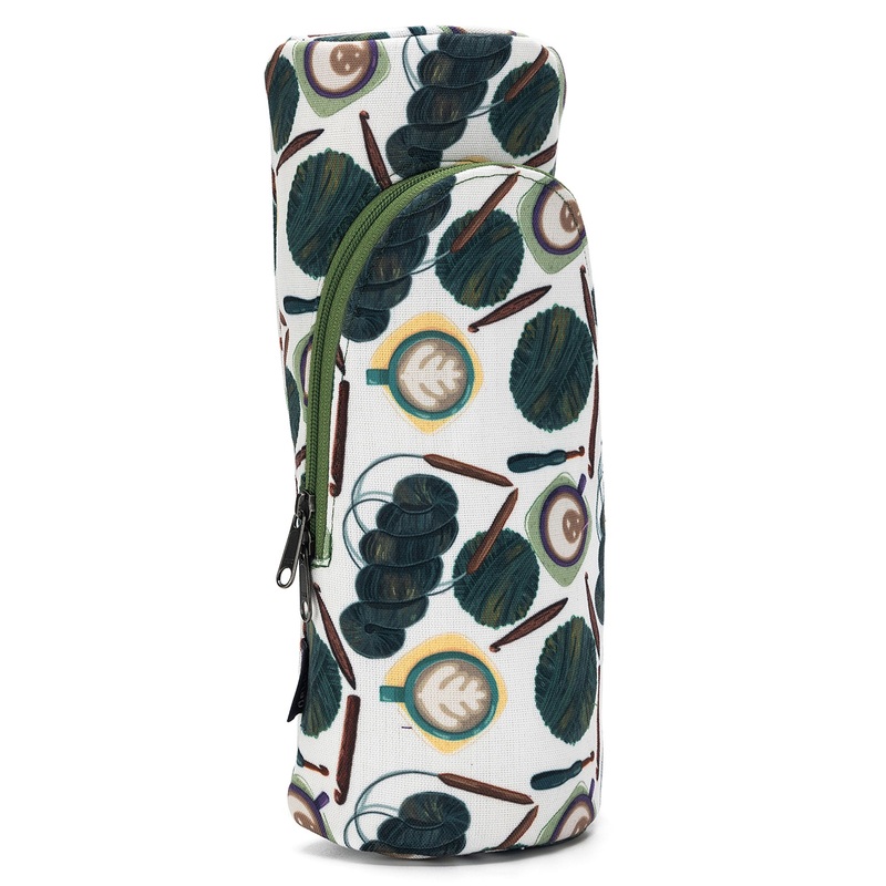 della Q Standing Needle Case – 600 – Fabric Print Collection – Coffee and Yarn Green