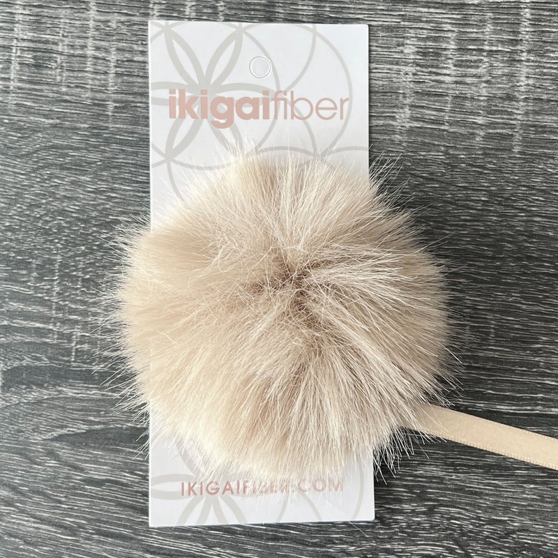 Ikigai Fiber Faux Luxe Pom Poms – Med Lux Beige