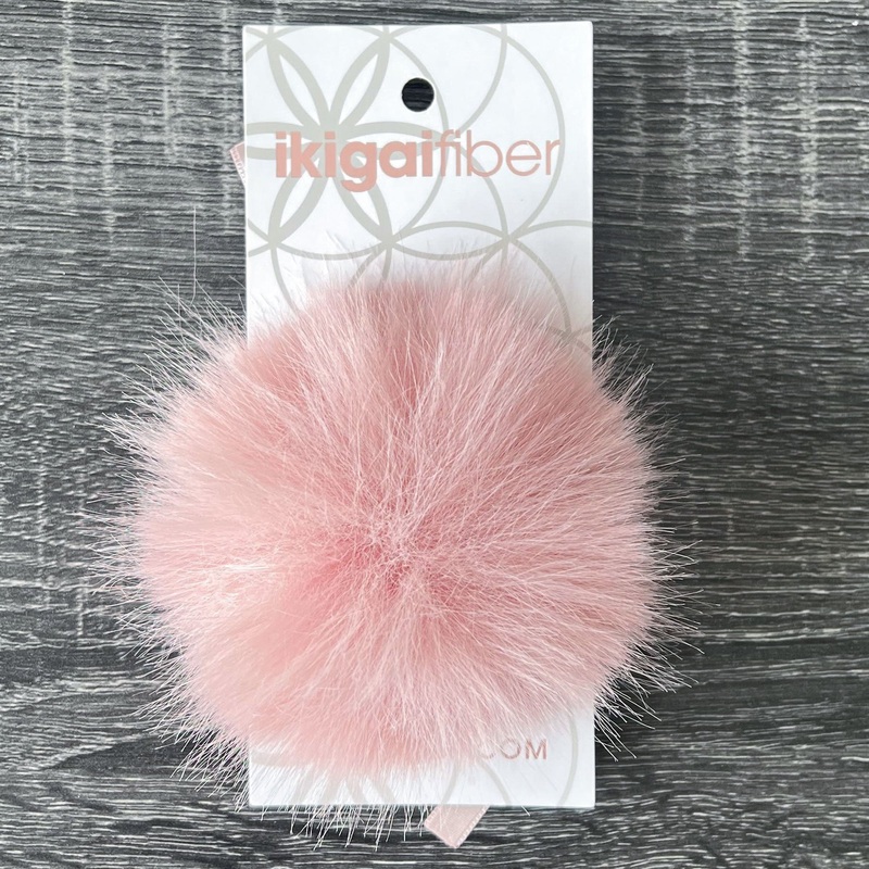 Ikigai Fiber Faux Luxe Pom Poms – Med Lux Blush