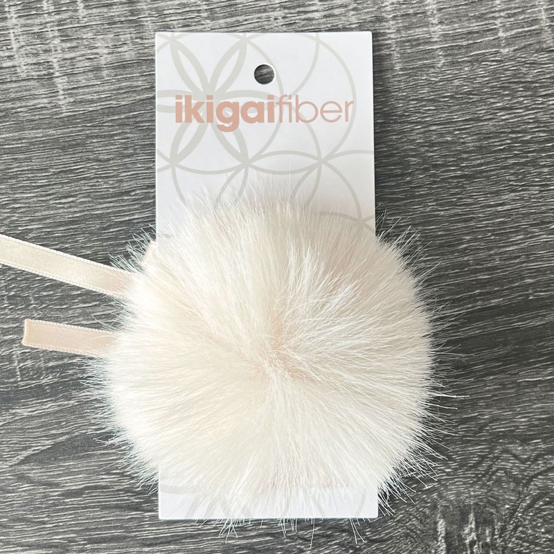Ikigai Fiber Faux Luxe Pom Poms – Med Lux Cream