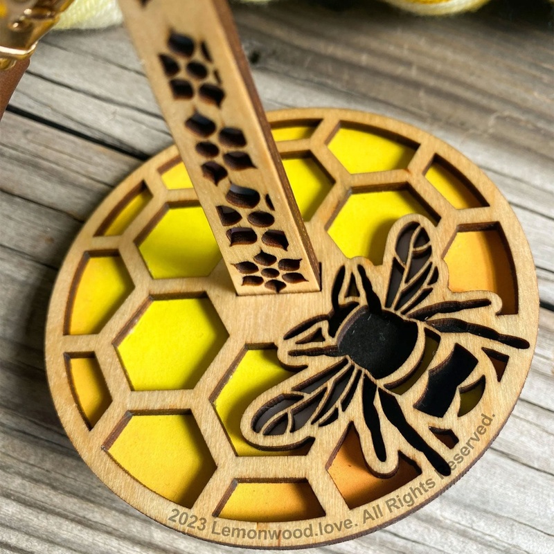 Lemonwood Not-so-Mini Minder – Large Honeybee