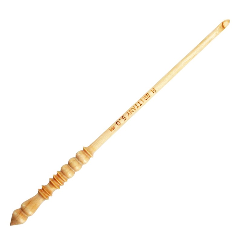 Brittany Birch Victorian Crochet Hook – F