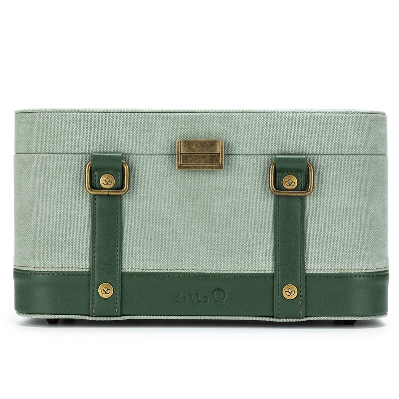 della Q Maker’s Train Case – Sage
