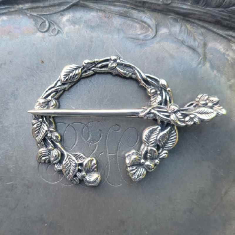 JUL Shawl Pins and Sticks – Sweet Pea Penannular Brooch