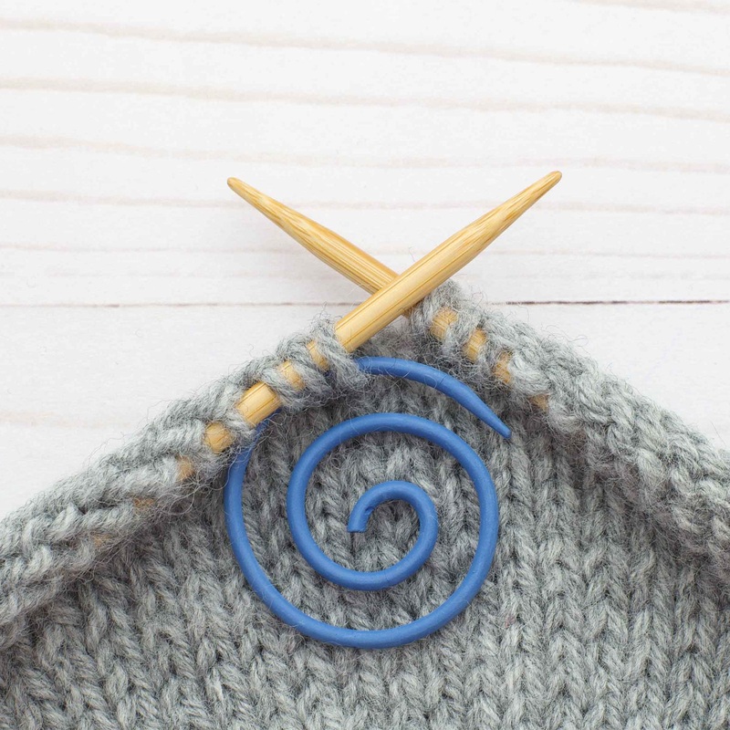 Fox & Pine Stitches Spiral Cable Needle – Blue Spiral