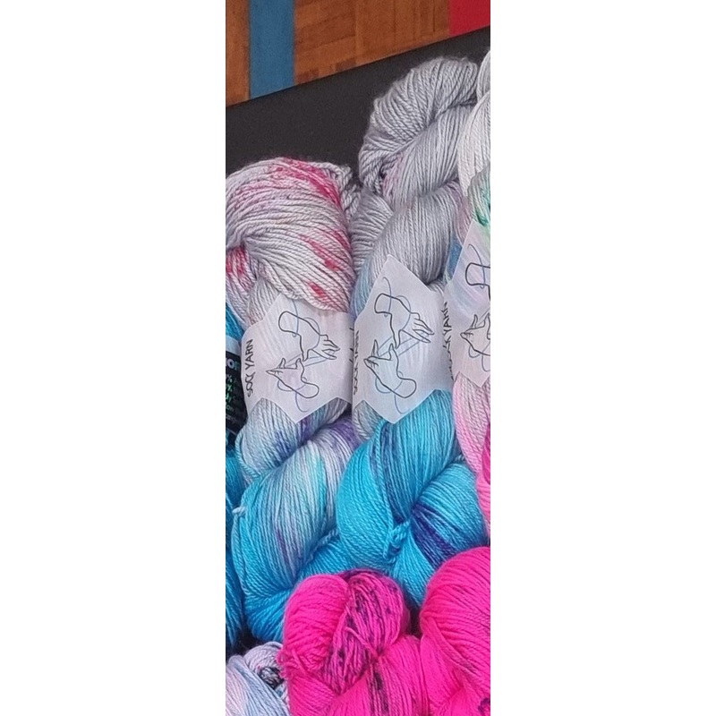 Entangled Art Sock – Lying Cat