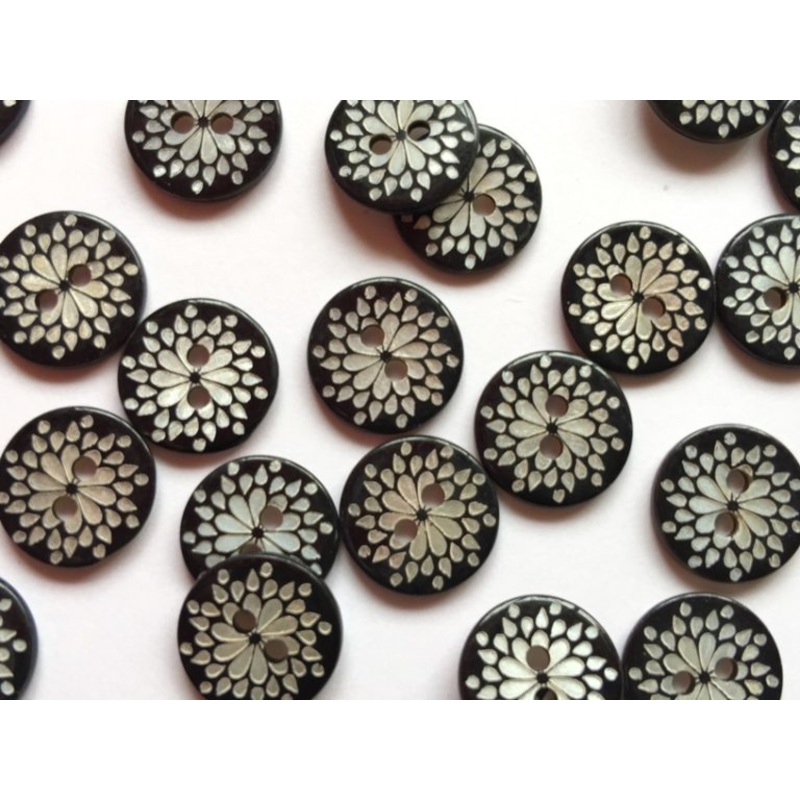 Black shell with laser flower centre 12mm