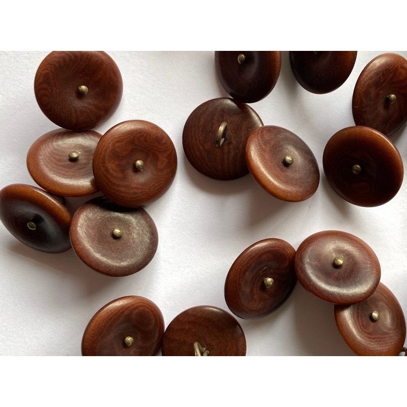 Brown/Bronze Corozo with Metal Shank 15mm