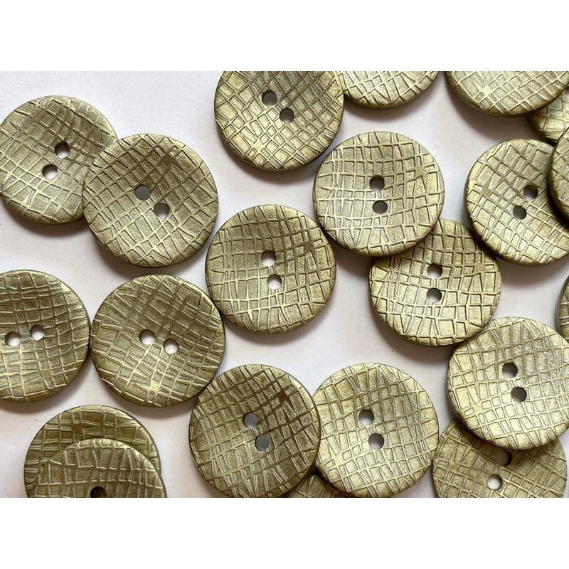 River Shell Slightly Metallic Soft Pale Green Raised Design 18mm