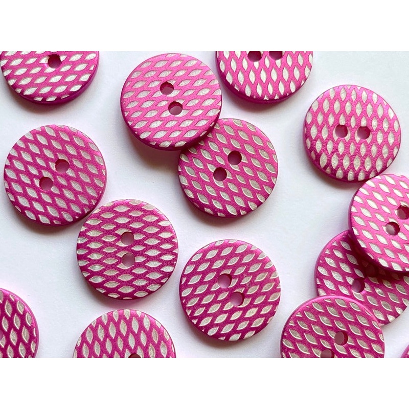 Slightly Metallic Bright Pink River Shell with Laser Pattern 18mm